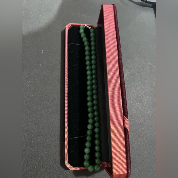 High quality jade necklace- brand new with gift box - Picture 2 of 3